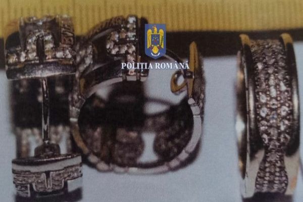 Femeie din Sălaj prinsă după ce a furat bijuterii în valoare de 20.000 de lei