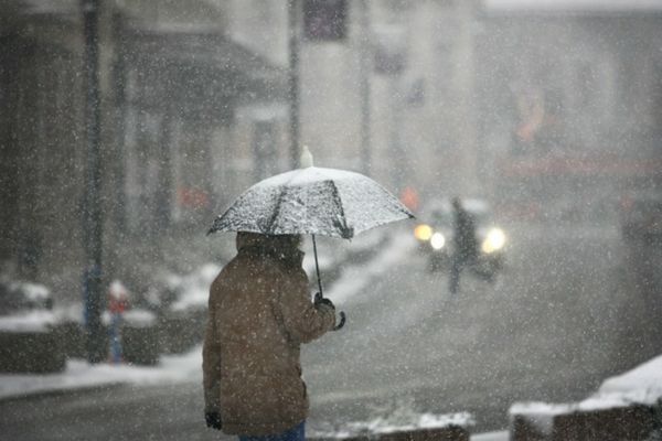 Alertă ANM. Cod galben de ploi puternice în șase județe din țară. Care sunt zonele unde se va semnala lapoviță, ninsori și vijelii