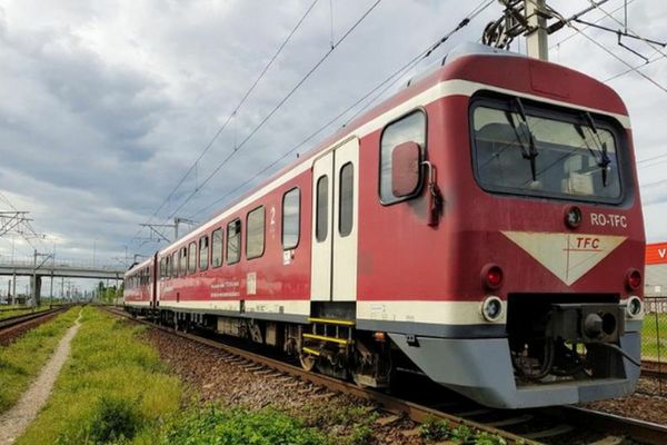 Vremea rea provoacă noi întârzieri uriașe ale trenurilor - Lista garniturilor cu mari probleme