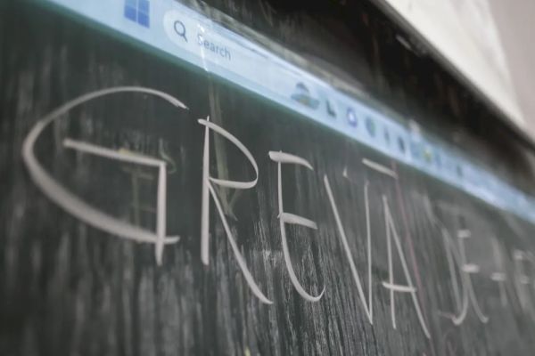 Noua propunere a Guvernului pentru profesori: 2.000 de lei în iunie și 2.000 de lei în octombrie - GREVA GENERALĂ continuă