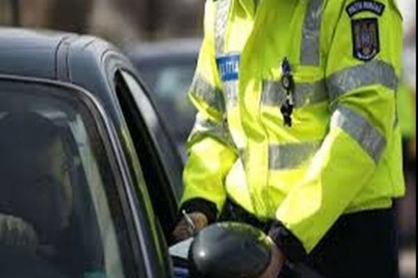 Peste 400 de participanți la trafic, sancționați de polițiștii sălăjeni, în weekend! 60 de șoferi, lăsați fără permise de conducere