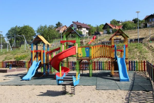 Două noi locuri de joacă prin contur în Zalău