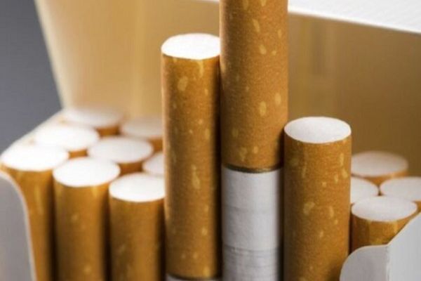 Fumatul ar putea fi interzis în mașinile personale și stațiile de transport în comun