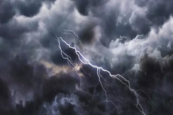 Cod galben de furtuni și grindină în mai multe județe. Care sunt zonele incluse în avertizarea meteo