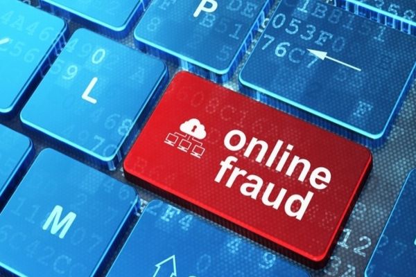 Poliţia Română, alertă de fraudă online: "Este un nou tip de încercare de a înşela oamenii"