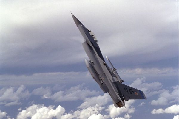 Alertă aeriană în Turcia: dronă „scăpată de sub control”, doborâtă de avioane F-16 la Marea Neagră