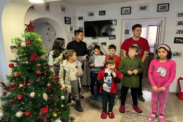 Realitatea și clubul moto Doomstriker au împărțit cadouri la casele familiale din Întorsura Buzăului