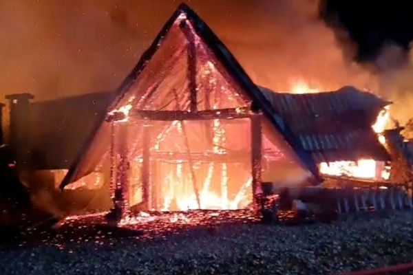 Incendiu uriaș la o pensiune din Tohani, Prahova - A fost activat planul roșu - Cel puțin două persoane au murit