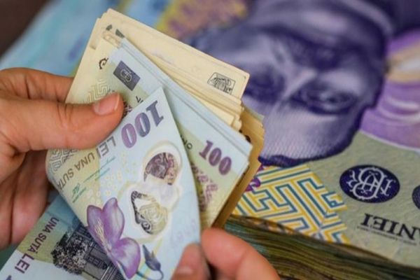 Klaus Iohannis a semnat decretul: cresc salariile unei categorii de angajați