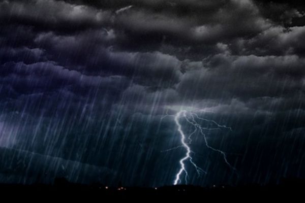 Vremea 8 mai: instabilitate, vijelii, descărcări electrice și ploi abundente