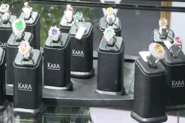 A înghițit un pandantiv Fabergé cu diamante și a fost prins. Bărbat din Noua Zeelandă, acuzat de furt bizar