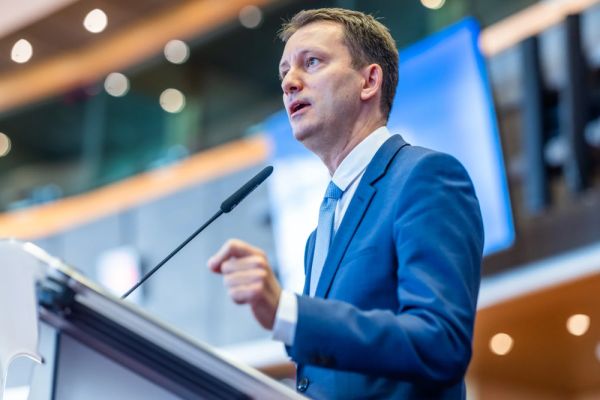 SIEGFRIED MUREȘAN, MESAJ TRANȘANT: GEORGE SIMION ESTE PENTRU ROMÎNIA CEEA CE ESTE ALEXANDR STOIANOGLO PENTRU REPUBLICA MOLDOVA - CANDIDATUL PREFERAT AL RUSIEI