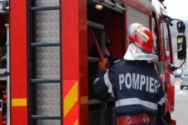 INCENDIU LA LOCOMOTIVA UNUI TREN DE PASAGERI ÎN GARA BĂBENI, JUDEȚUL SĂLAJ 