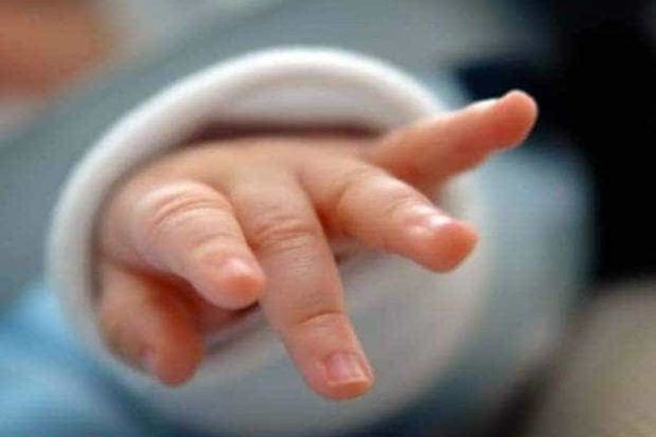 Guvernul lovește din nou familiile cu copii: alocațiile rămân înghețate și în 2026, în ciuda legii și a inflației