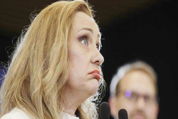 ELENA LASCONI VREA ÎNCHIDEREA REALITATEA PLUS. DERAPAJ AL FOSTEI JURNALISTE, CE A ENERVAT-O PE ȘEFA REZIȘTILOR