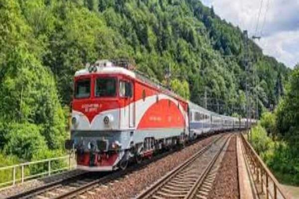 BILETELE DE TREN SE SCUMPESC ÎN PLIN SEZON AL VACANȚELOR, CA URMARE A MAJORĂRII TVA 