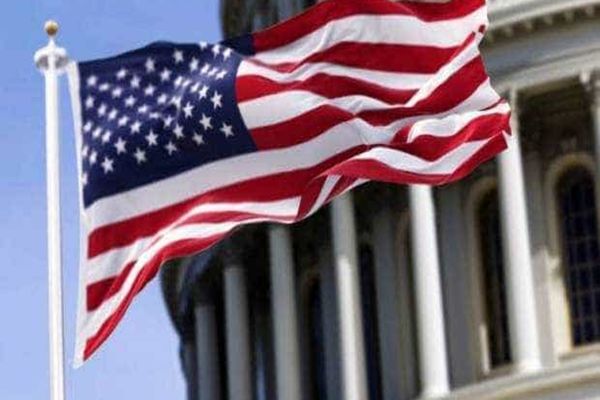 Tensiuni majore în Minneapolis după ce o femeie a fost ucisă de agenți federali pentru Imigrație. Primarul cere retragerea acestora