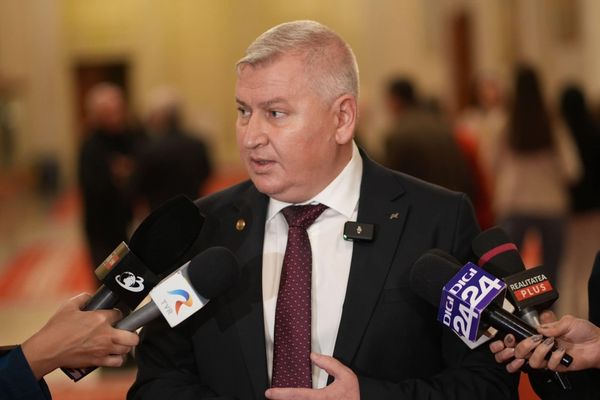 FLORIN ROMAN (PNL): MARCEL CIOLACU NU ARE NICI O JENĂ ÎN A FOLOSI INSTITUȚIILE STATULUI ÎN CAMPANIA ELECTORALĂ