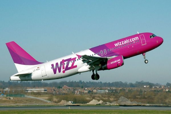 UN AVION WIZZ AIR SOLICITĂ ATERIZARE DE URGENȚĂ ÎN ROMÂNIA DIN CAUZA UNOR PROBLEME TEHNICE 