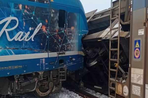 TRENURI ANULATE PE RUTA ROȘIORI NORD - CARACAL DIN CAUZA DERAIERII UNUI TREN DE MARFĂ 