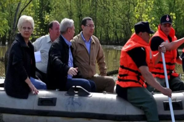 MARCEL CIOLACU ÎI CERE LUI PONTA SĂ SE RETRAGĂ DIN CURSA PREZIDENȚIALĂ, INVOCÂND DECIZIA CONTROVERSATĂ LEGATĂ DE INUNDAȚII  