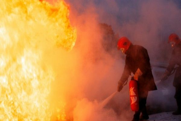 INCENDIU URMAT DE O EXPLOZIE LA UN LABORATOR DE MUNIȚIE DIN BUCUREȘTI. O FEMEIE A MURIT