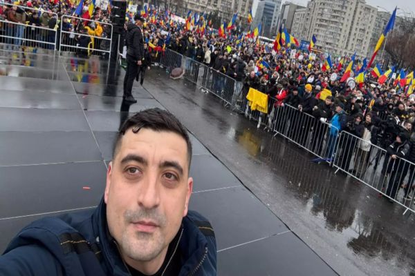 GEORGE SIMION SUNĂ CHEMAREA SUVERANIȘTILOR: „LA ȚEBEA, PENTRU AVRAM IANCU ȘI-N PARLAMENT, PENTRU MOȚIUNE”