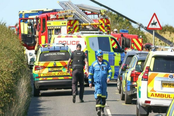 TRAGEDIE ÎN MAREA BRITANIE: TREI MORȚI DUPĂ PRĂBUȘIREA UNUI ELICOPTER