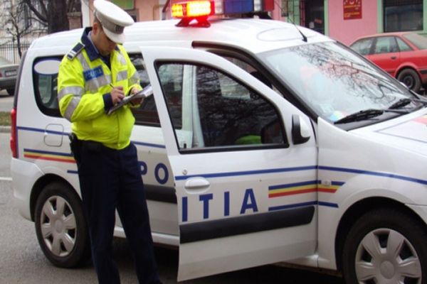 Un cerșetor „șchiop” își revine brusc când ajunge la mașină: imaginile unui polițist din Brașov devin virale