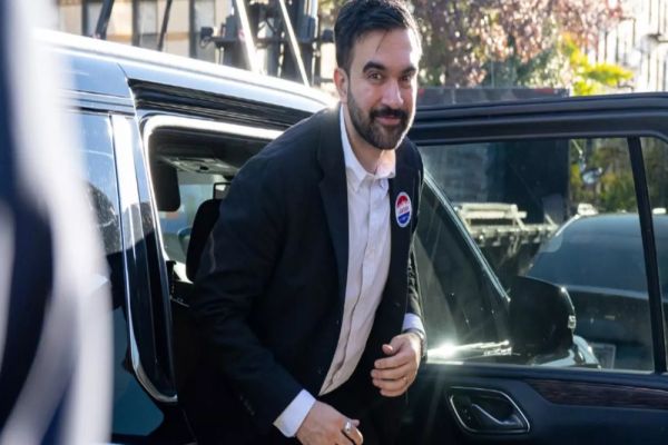 ZOHRAN MAMDANI A CÂȘTIGAT ALEGERILE PENTRU PRIMĂRIA NEW YORKULUI. DONALD TRUMP AMENINȚĂ CĂ TAIE FONDURILE FEDERALE