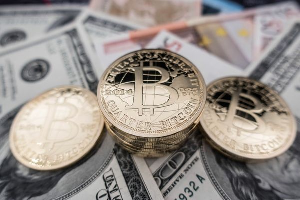 Femeie din China, judecată în Londra pentru cea mai mare fraudă cripto din istorie