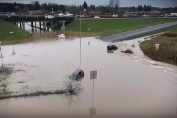 INHGA: Cod galben de viituri, până sâmbătă la prânz, pe râuri din 11 judeţe 