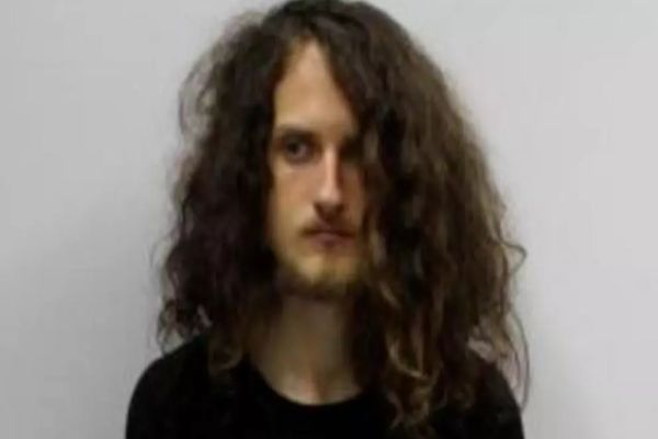 Curtea de Apel Cluj a decis extrădarea tânărului acuzat că și-a ucis mama în Franța. Ce condiții au pus magistrații români