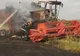 Utilaj agricol în flăcări din cauza unui cauciuc supraîncălzit