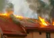 O casă din Horoatu Cehului, cuprinsă de flăcări în zori de zi
