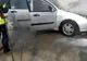 Un autoturism parcat pe o stradă din Zalău, cuprins de flăcări. Pompierii au fost chemaţi în ajutor