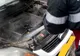 Autoturism în flăcări pe strada General Dragalina