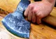 Bărbat din Cehu Silvaniei, după gratii pentru 30 de zile! Și-a atacat un prieten de pahar cu toporul
